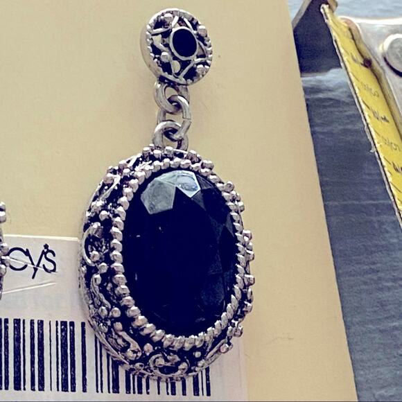 2028 Earrings NEW - Picture 7 of 7